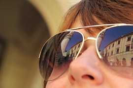Why You Should Go for Polarised Sunglasses?