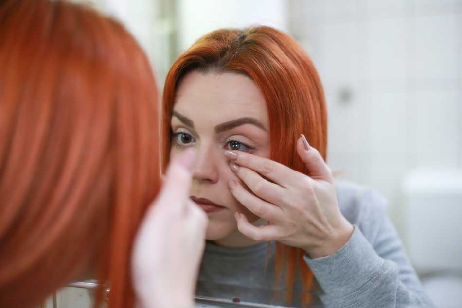 Problems With Your Contact Lenses: Who to Contact