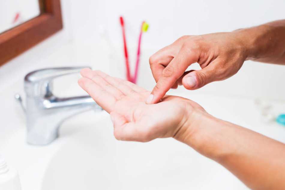 How To Clean Your Contact Lenses