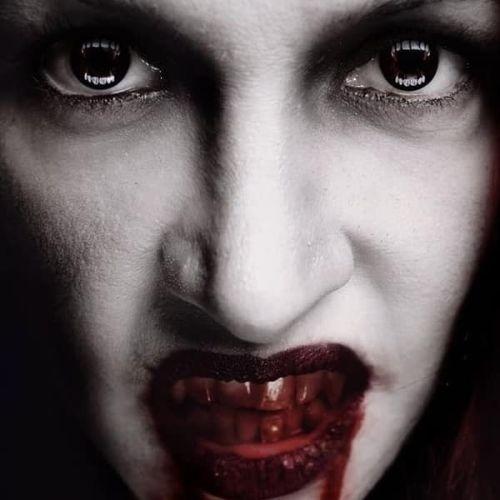 Vampire teeth cosplay